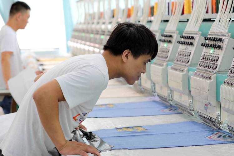 河北沧州智能制造助力服装产业提档升级